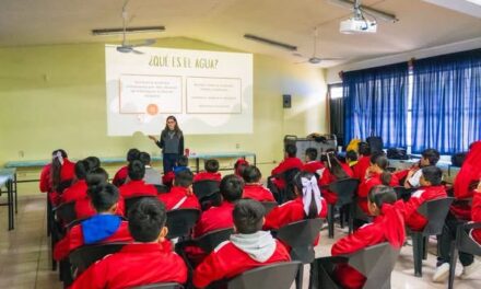 Comisión de Agua de Tepeji del Río imparte taller sobre huella hídrica a estudiantes