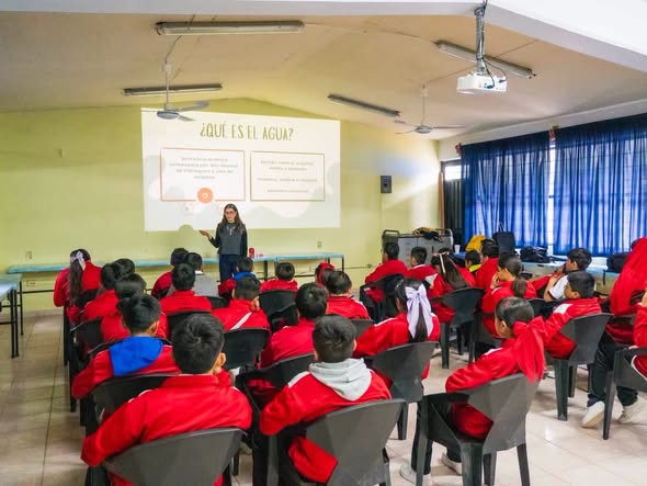 Comisión de Agua de Tepeji del Río imparte taller sobre huella hídrica a estudiantes