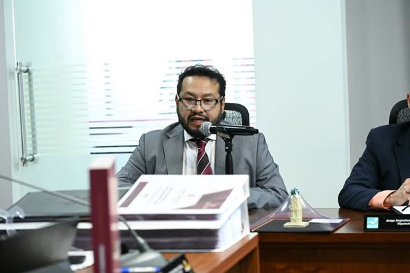 Aldo Meza cuestiona condiciones de carreteras y servicios de salud en Tepeji y Atotonilco