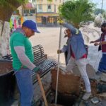 Realizan trabajos de desazolve en el Jardín Municipal de Tula de Allende