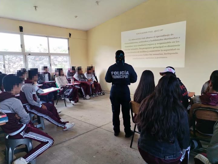 Imparten pláticas de seguridad vial a estudiantes de San José Piedra Gorda, en Tepeji del Río