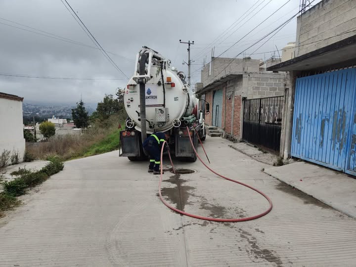 Realizan trabajos de sondeo en la red de drenaje de Tianguistengo, en Tepeji del Río