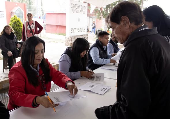 Entregan tarjetas del programa Leche para el Bienestar en Atotonilco de Tula