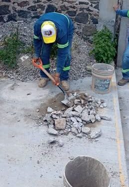 CAAMTROH retira escombro en la colonia Tlaxinacalpan para mejorar la imagen urbana