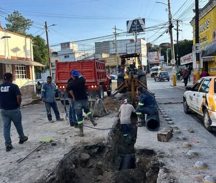 Avanza al 50% reparación de drenaje sanitario en el centro de Tula