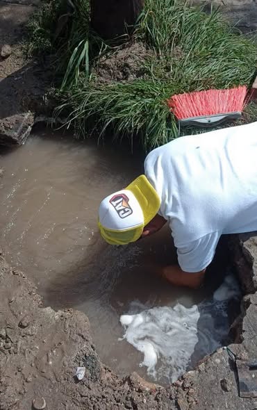 CAAMTROH repara fugas de agua en Tlaxinacalpan y Noxtongo