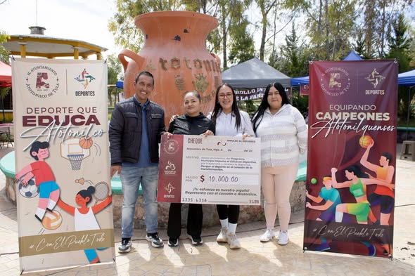 Atotonilco de Tula entrega apoyos económicos a deportistas y organizadores de eventos