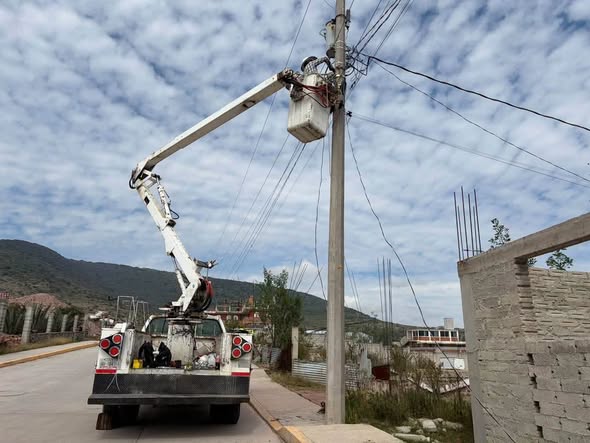 Instalan ocho luminarias LED en la comunidad de San Ildefonso, en Tepeji del Río