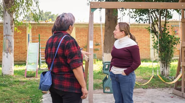Tania Valdez visita jardín de niños en Santa María Quelites para atender necesidades de la comunidad escolar